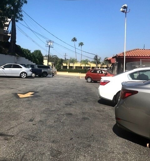 More Photos Of 21800-21806 Ventura Blvd, Woodland Hills Storefront For Lease