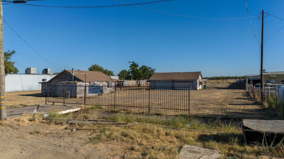 More Photos Of 1250 E Childs Ave, Merced Auto Salvage Facility For Sale