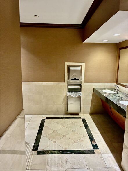 More Photos Of 132-180 Aragon Ave, Coral Gables Office For Lease