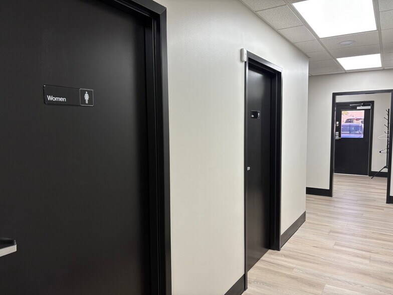 More Photos Of 1415 Shelby St, Indianapolis Office For Sale