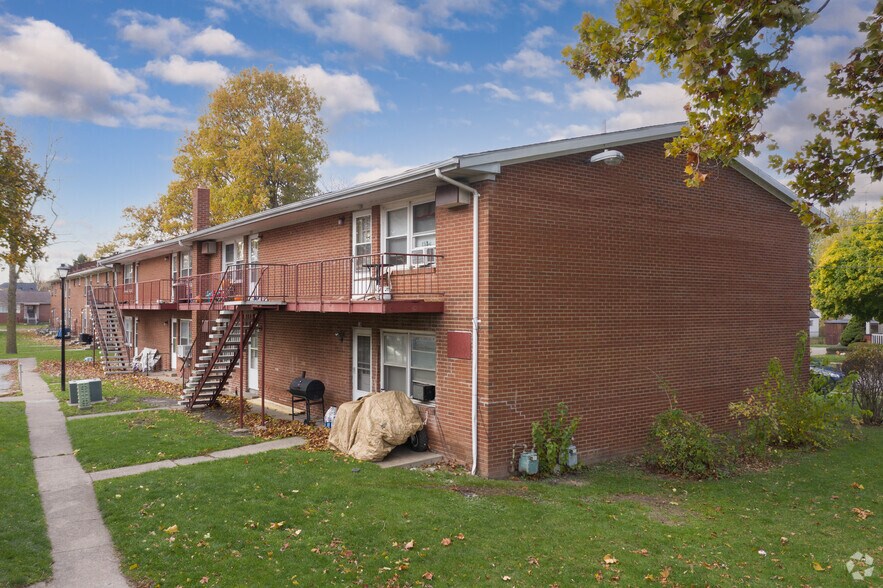 More Photos Of 1908 Camp St, Sandusky Apartments For Sale