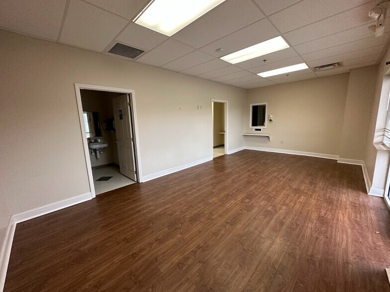 More Photos Of 323 Falls Dr NW, Abingdon Office For Sale