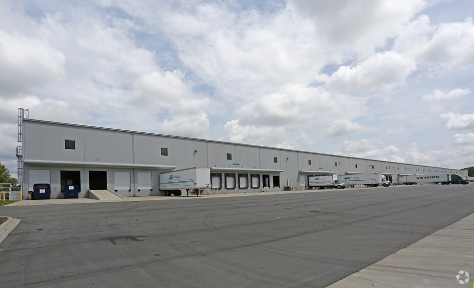 More Photos Of 10225 Western Ridge Rd, Charlotte Distribution For Lease