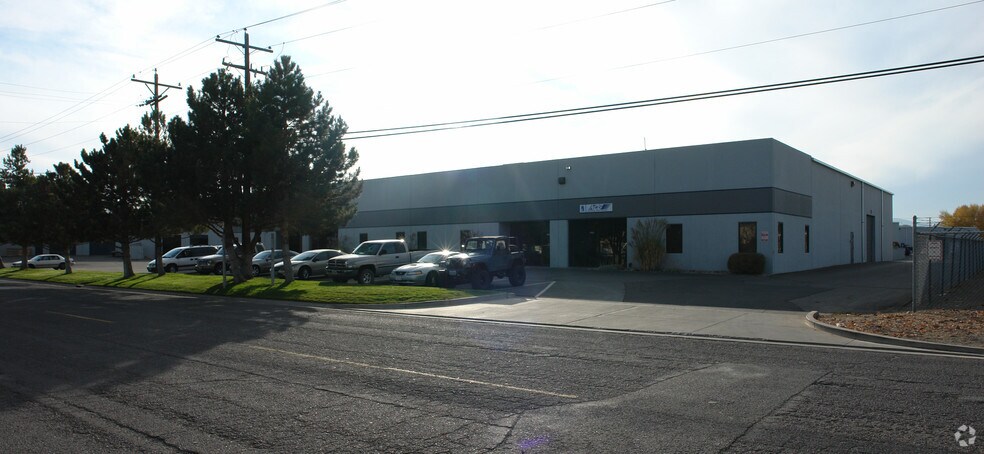 More Photos Of 1105-1285 Marietta Way, Sparks Showroom For Lease