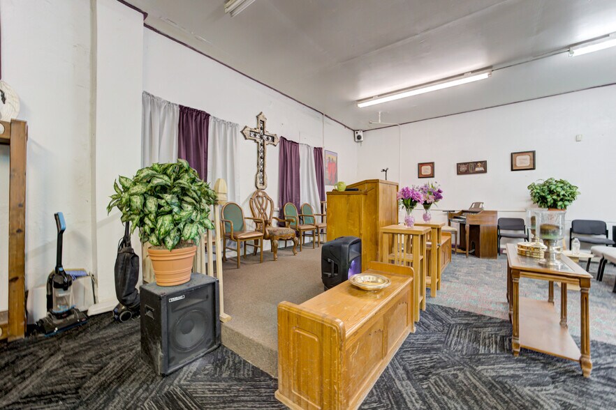 More Photos Of 1923 N Lottie Ave, Oklahoma City Storefront For Sale