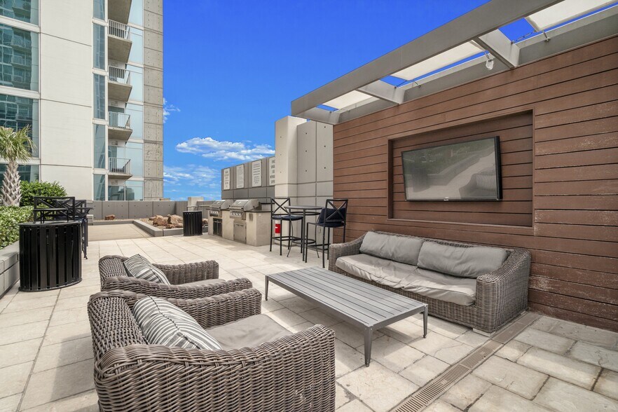 More Photos Of 5927 Almeda Rd, Houston Apartments For Lease