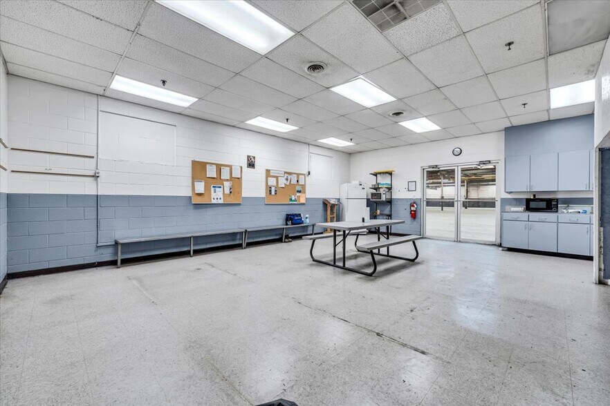 More Photos Of 650 Frith Dr, Ridgeway Manufacturing For Lease