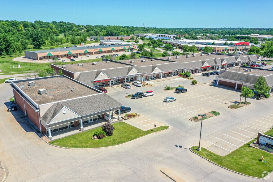 More Photos Of 2725-2819 100th St, Urbandale Unknown For Lease