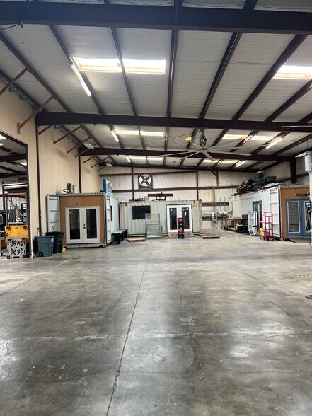 More Photos Of 9201 Brown Ln, Austin Warehouse For Sale