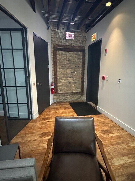 More Photos Of 646-648 N Clark St, Chicago Office For Lease
