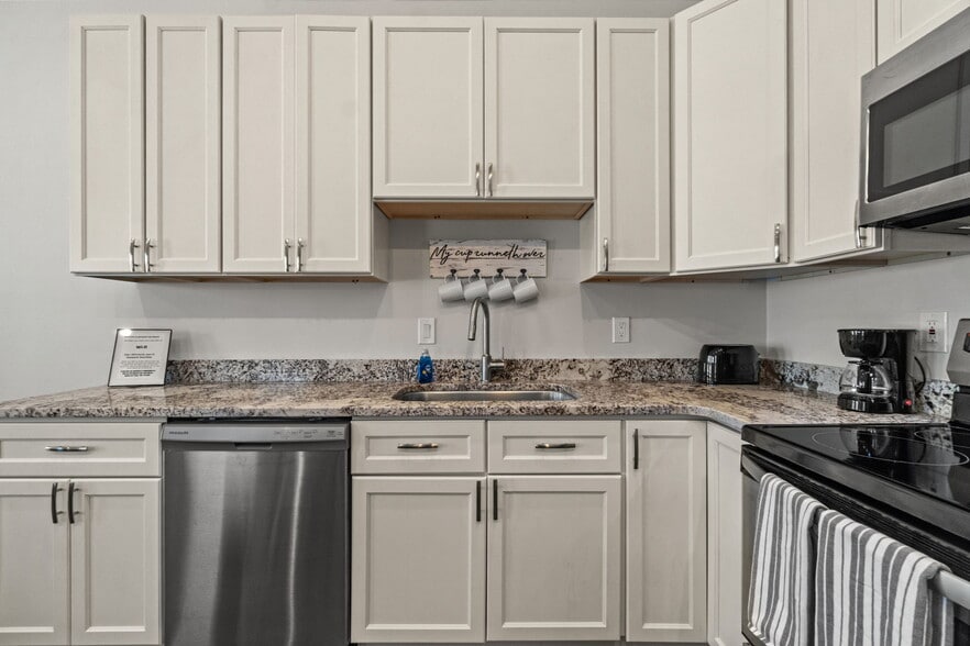 More Photos Of 2906 Sarah Jean Ct, Panama City Manufactured Housing Mobile Home Park For Sale