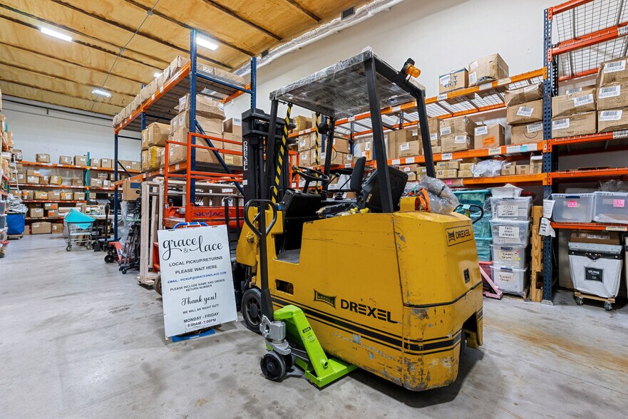 More Photos Of 2000 Windy Ter, Cedar Park Warehouse For Sale