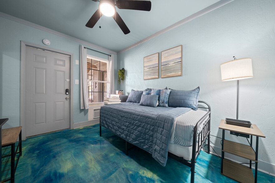 More Photos Of 215 S Pine Ave, Ocala Hotel For Sale