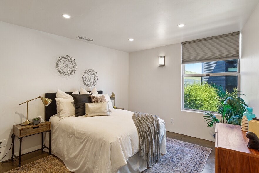 More Photos Of 755-757 Folger Ave, Berkeley Office For Sale