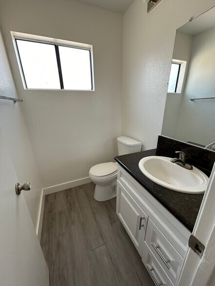 More Photos Of 311-313 E Pine St, Santa Ana Apartments For Sale