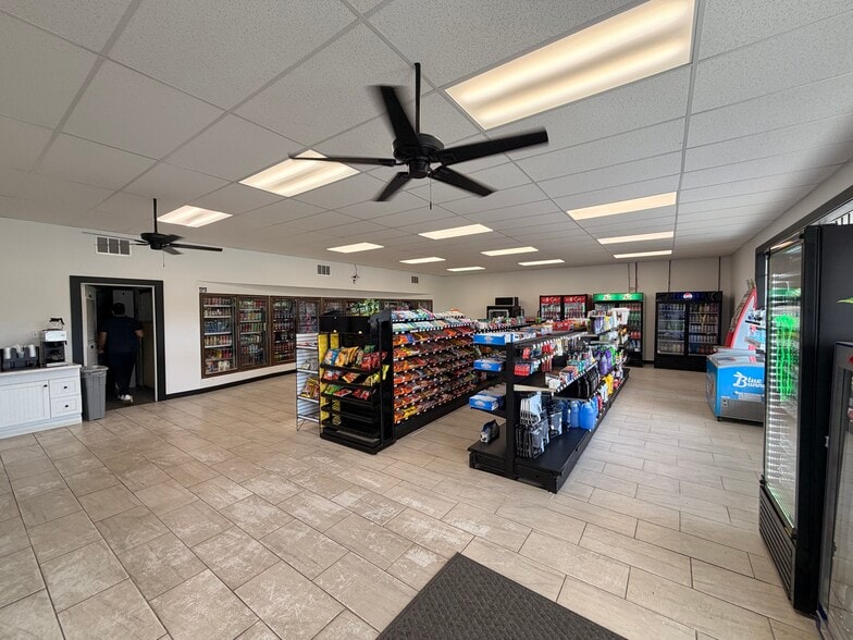 More Photos Of 1929 Clay St, Kissimmee Convenience Store For Lease