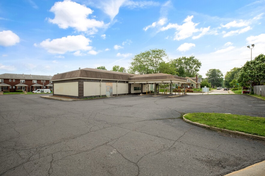 More Photos Of 2359 S Shelby St, Indianapolis Bank For Sale