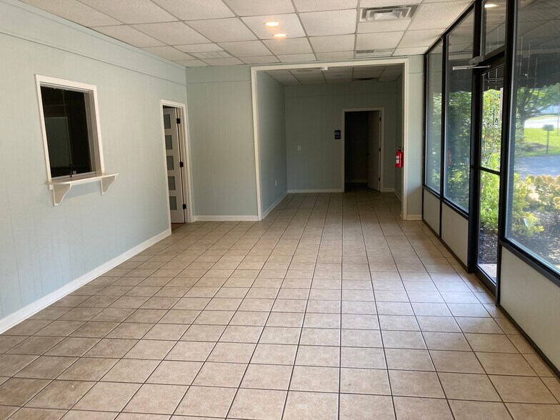 More Photos Of 18 W Gibson St, Hartwell Medical For Lease