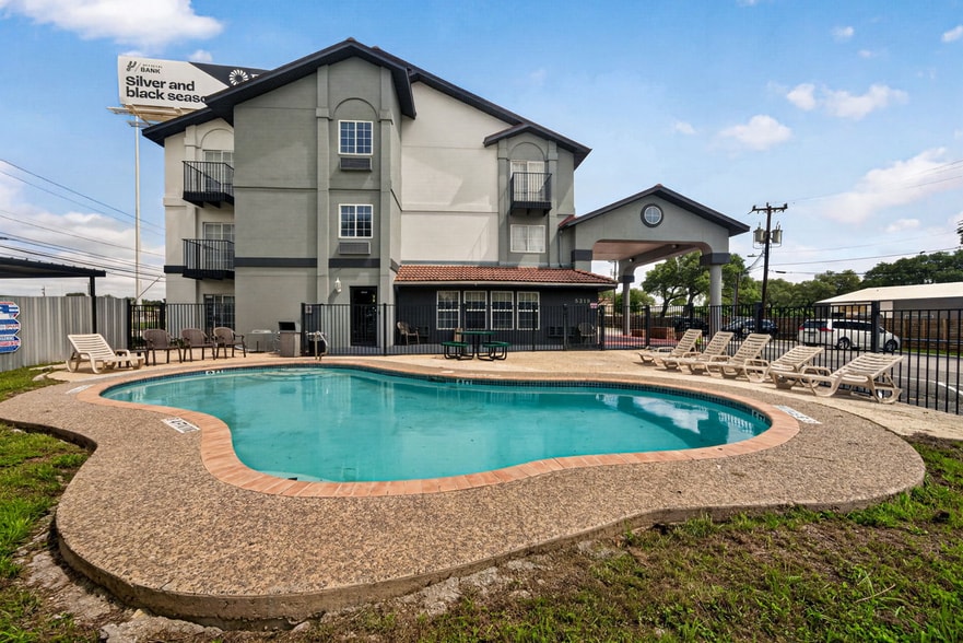 More Photos Of 5319 Casa Bella, San Antonio Hotel For Sale