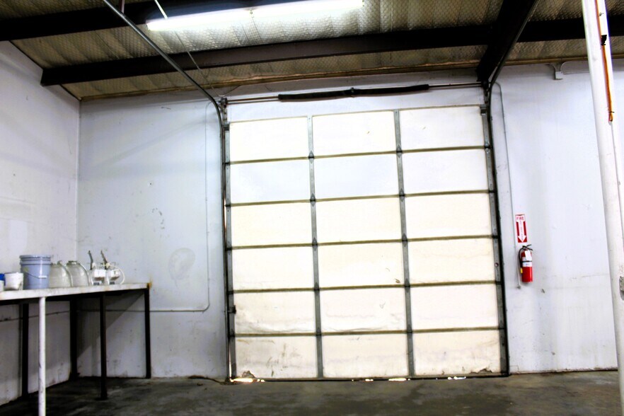 More Photos Of 1810 Barnett Dr, Weatherford Warehouse For Lease