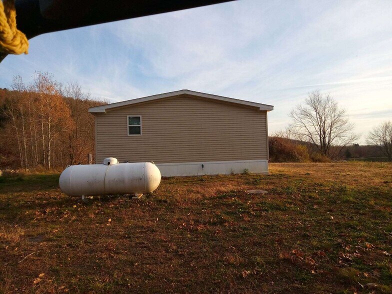 More Photos Of 224 Michael Ln, New Berlin Racetrack For Sale