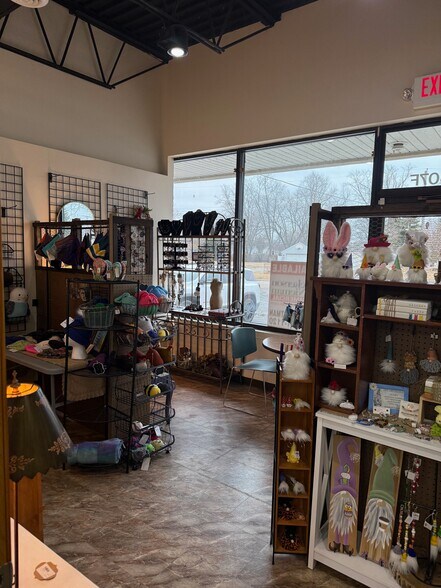 More Photos Of 7507 N 2nd St, Machesney Park Storefront Retail Office For Lease