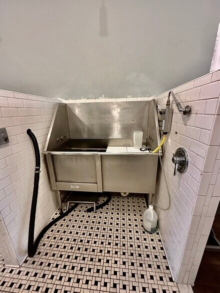 More Photos Of 235-239 Sound Beach Ave, Old Greenwich Freestanding For Lease