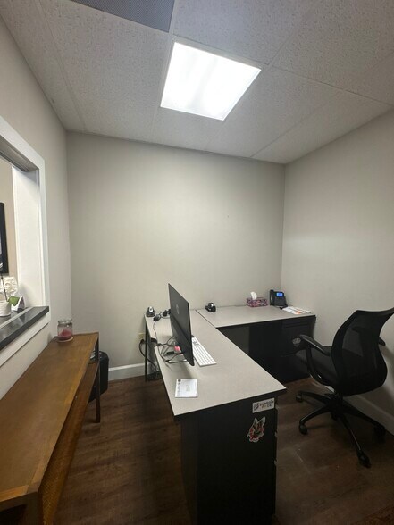 More Photos Of 537 Douglas Ave, Dunedin Storefront For Lease