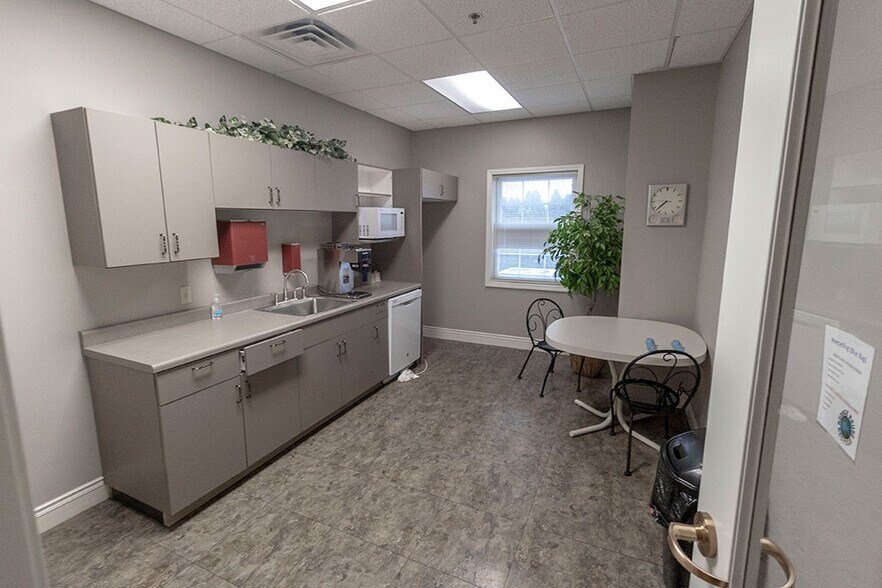 More Photos Of 1517 Chapel Hill Rd, Columbia Office For Lease