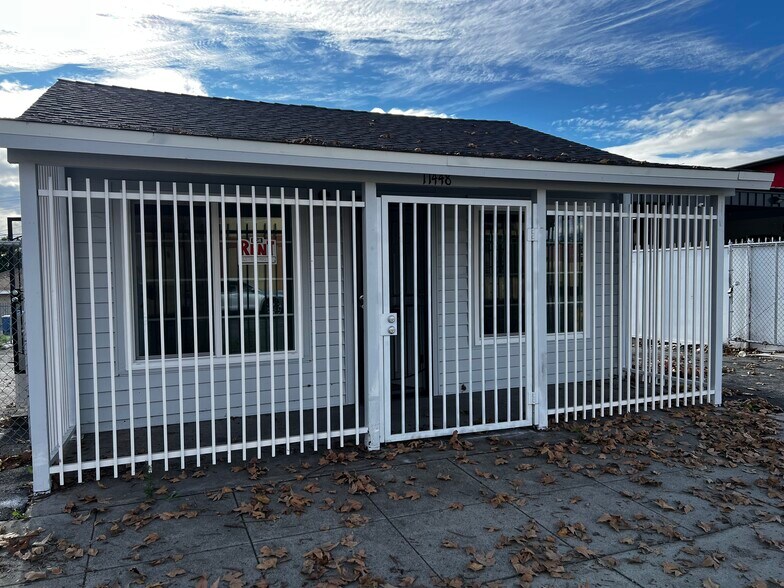 More Photos Of 11448 Whittier Blvd, Whittier Loft Creative Space For Lease