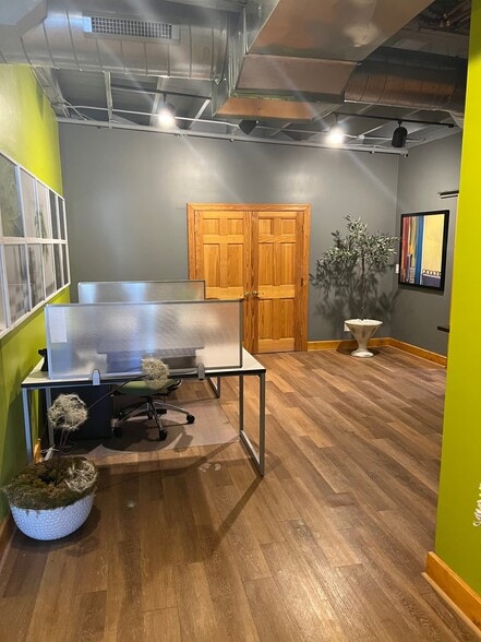 More Photos Of 2303 Charles St, Rockford Loft Creative Space For Sale