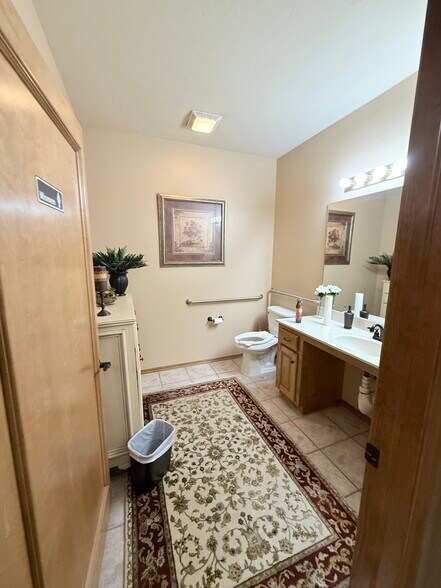 More Photos Of 417 W 18th St, Edmond Unknown For Lease