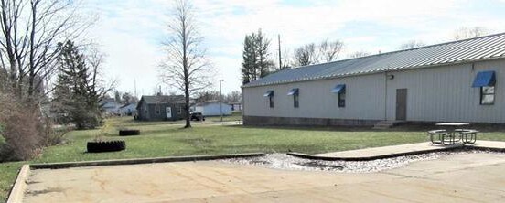 More Photos Of 401 W 9th St, Tipton Light Distribution For Sale