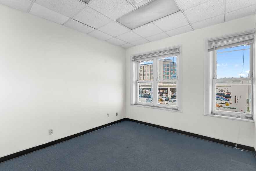 More Photos Of 451-457 Sunrise Hwy, Lynbrook Storefront Retail Office For Lease