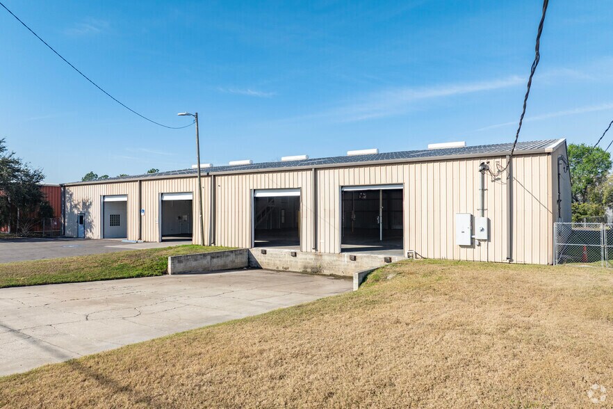 More Photos Of 7818 Depot Ln, Tampa Warehouse For Sale