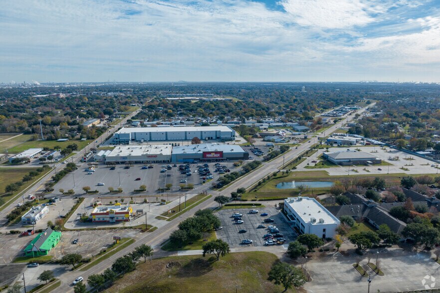 More Photos Of 4040 Red Bluff Rd, Pasadena Office For Lease