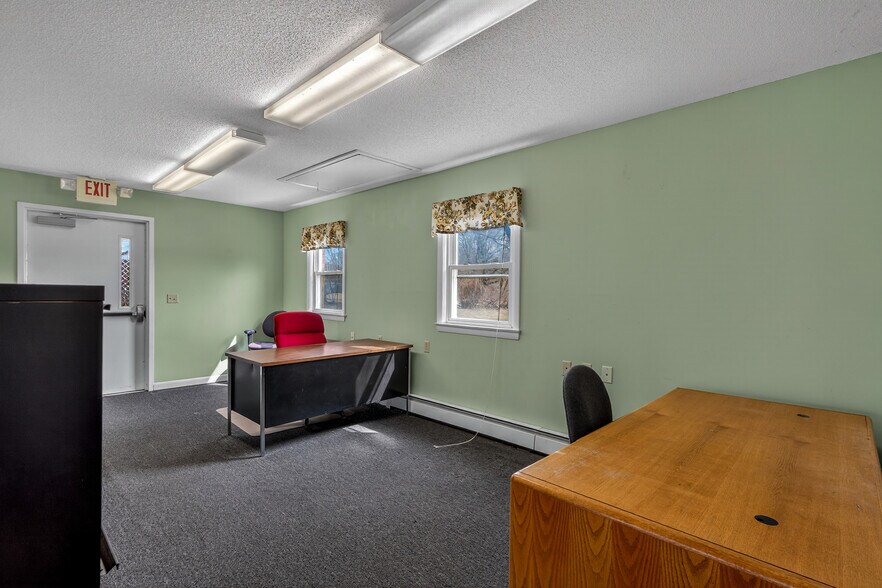 More Photos Of 60-62 Hyde Ave, Vernon Storefront Retail Office For Sale