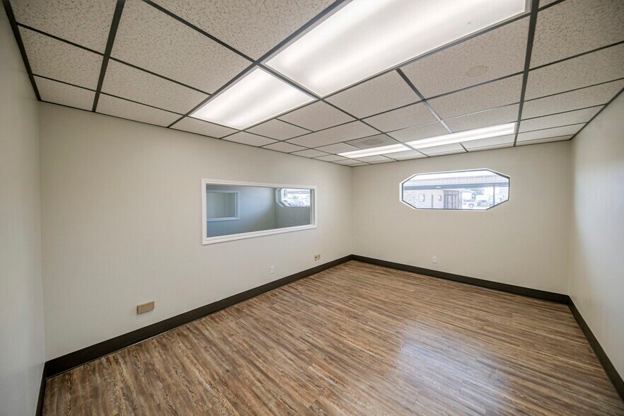 More Photos Of 1410 Rankin Hwy, Midland Office For Sale