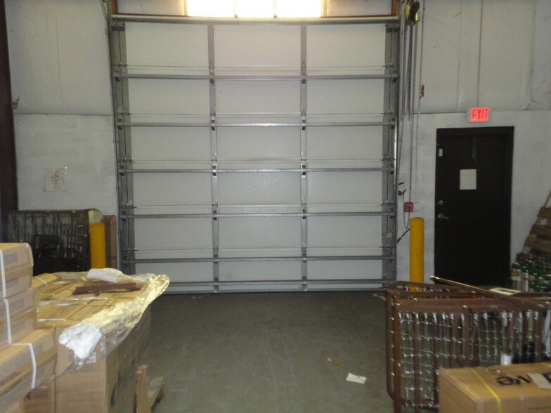 More Photos Of 2427 Porter Lake Dr, Sarasota Flex For Sale