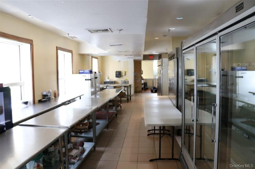 More Photos Of 1 North Ave, New Rochelle Restaurant For Lease