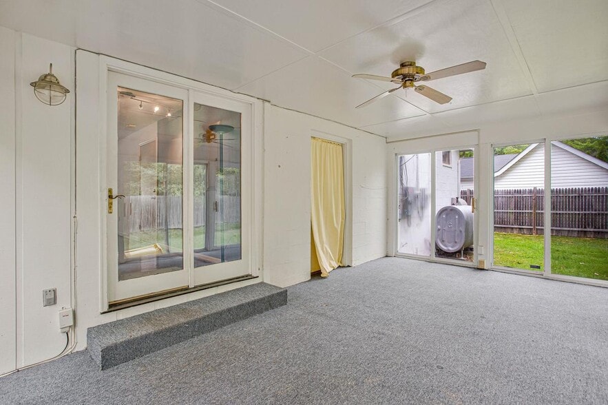 More Photos Of 6285 Shady Side Rd, Shady Side General Retail For Sale