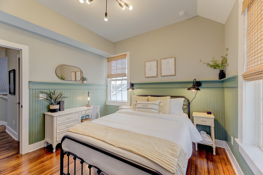 More Photos Of 302 Picadilly St, Columbia Specialty For Sale