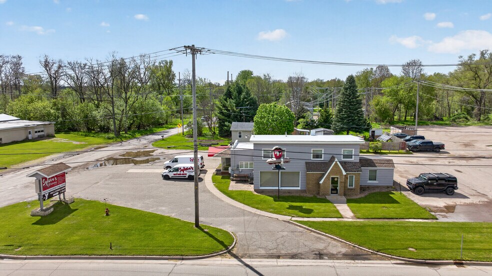 More Photos Of 124 S Brooklyn Rd, Napoleon Freestanding For Sale