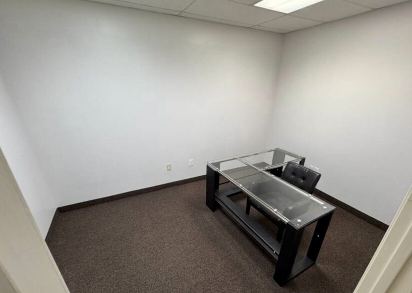 More Photos Of 16315 Northcross Dr, Huntersville Medical For Lease