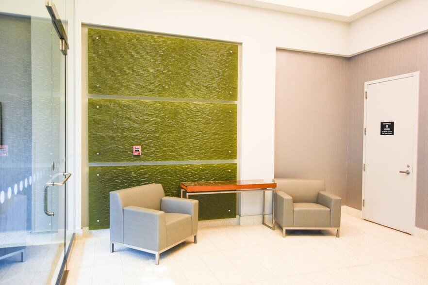 More Photos Of 2700 S Quincy St, Arlington Office For Lease