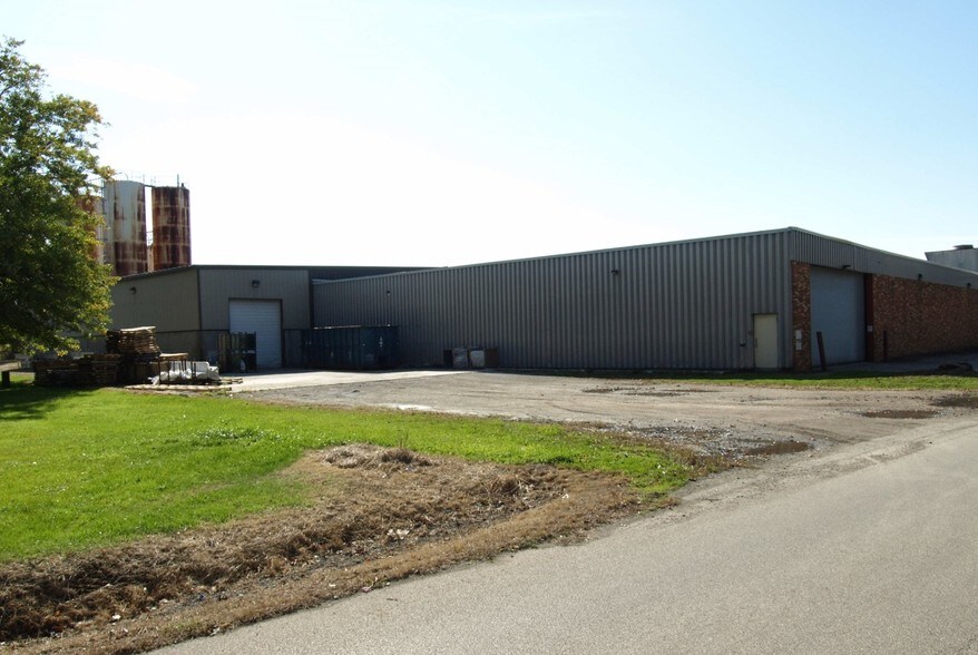 Primary Photo Of 821 Clark St, Conneaut Manufacturing For Sale