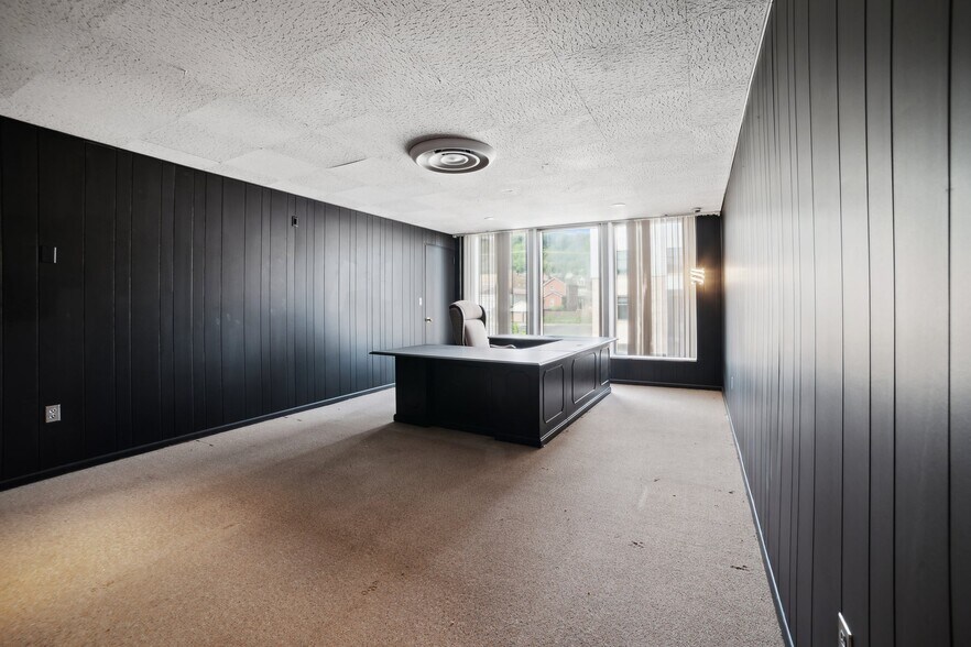 More Photos Of 616 Midland Ave, Midland Office Residential For Sale