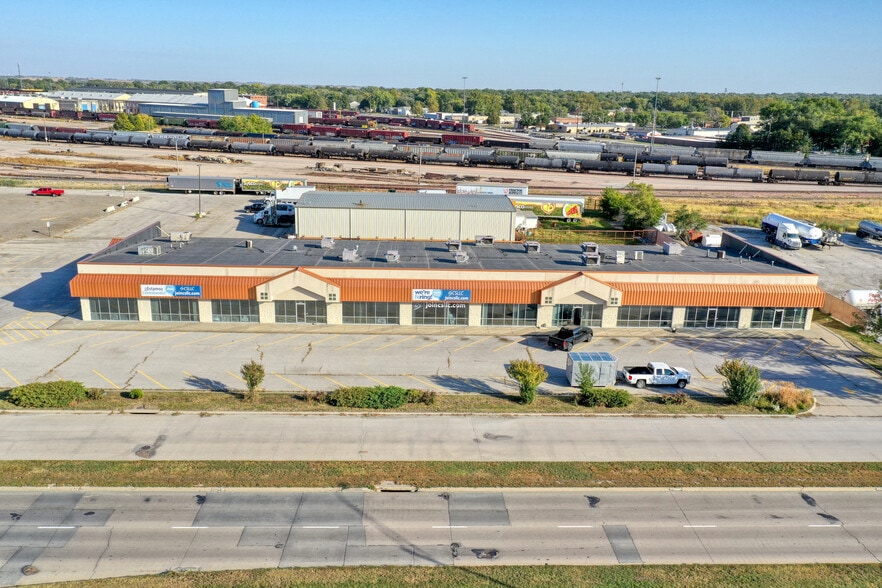 More Photos Of 5945 Cornhusker Hwy, Lincoln Flex For Lease