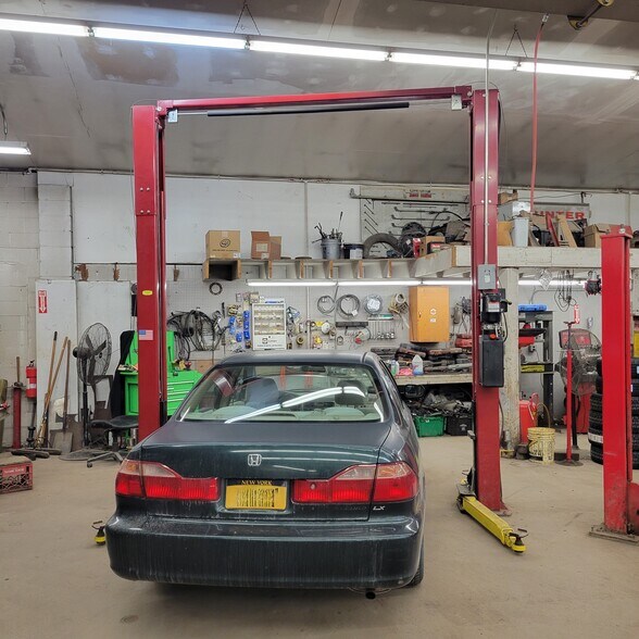 More Photos Of 61 Sullivan St, Wurtsboro Showroom For Sale