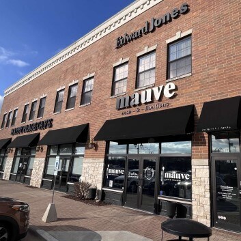 More Photos Of 1136-1144 W Jefferson St, Shorewood Storefront Retail Office For Lease